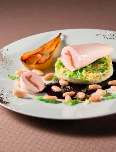 Filet de volaille de Licques mousseline à la chicorée embeurrée de choux verts