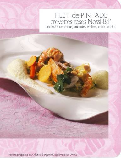 Filet de pintade, crevettes roses Nossi-Bé, fricassée de choux, amandes effilées, citron confit