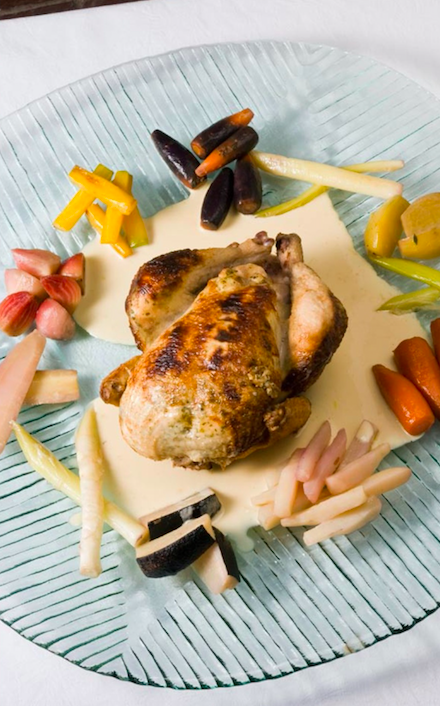Poulet farci sous la peau, légumes d’antan