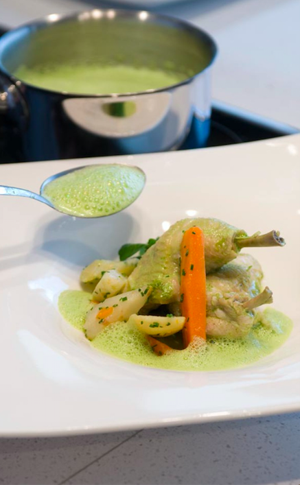 Coquelet, légumes du pot, crème de cresson